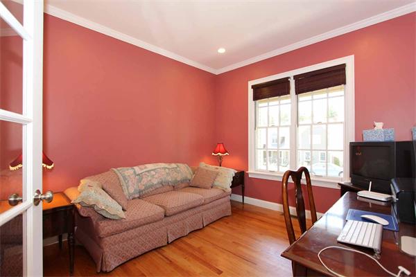 73 Thornton Road Needham, MA 02492 - Photo 4 of 29