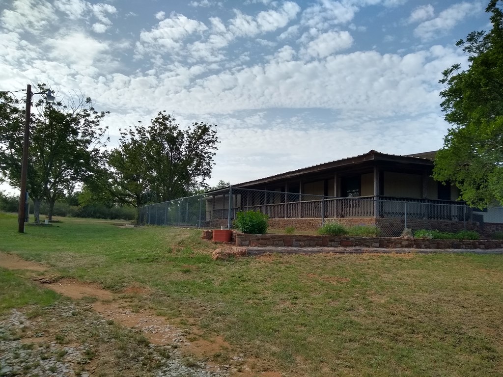 520 North County Road Llano, TX 78643 - Photo 2 of 23