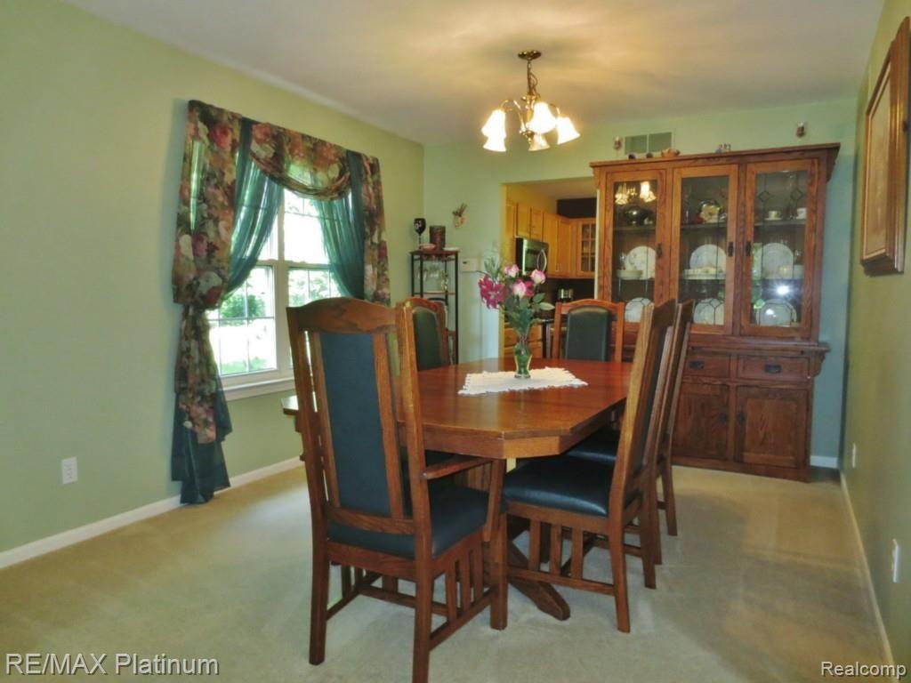 118 Chestnut Ridge Walled Lake, MI 48390 - Photo 4 of 22 Dining Room