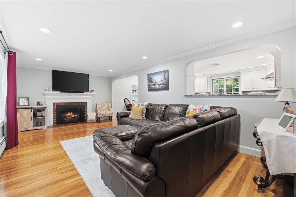 47 Brook Drive Lynnfield, MA 01940 - Photo 3 of 28