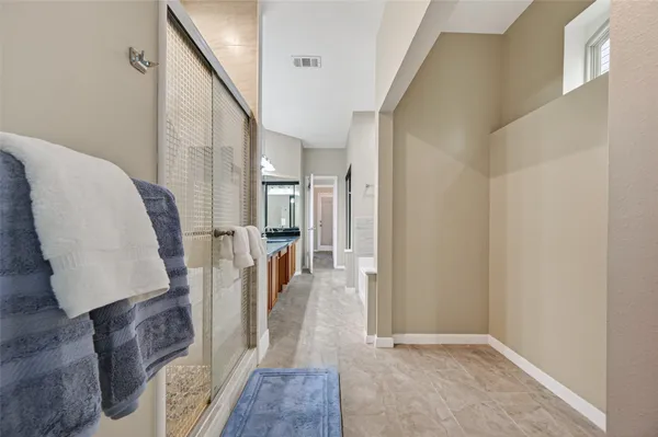 a view of entryway and workspace