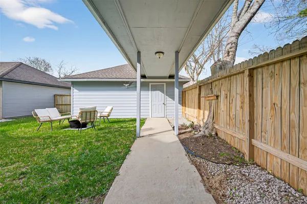 a front view of house with yard