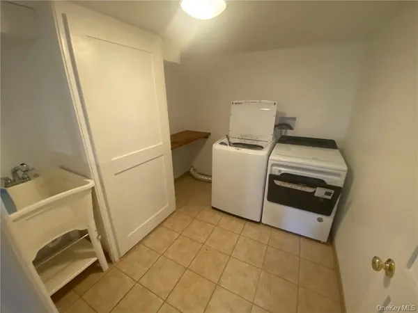 a view of a livingroom with furniture