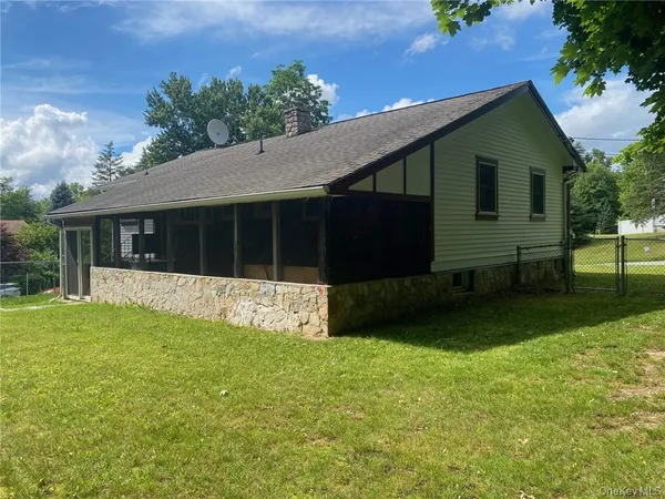 a front view of house with yard
