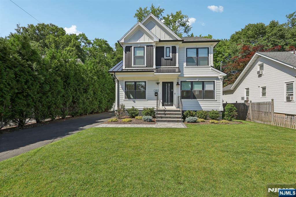 676 Ridgewood Avenue Oradell, NJ 07649 - Photo 2 of 50