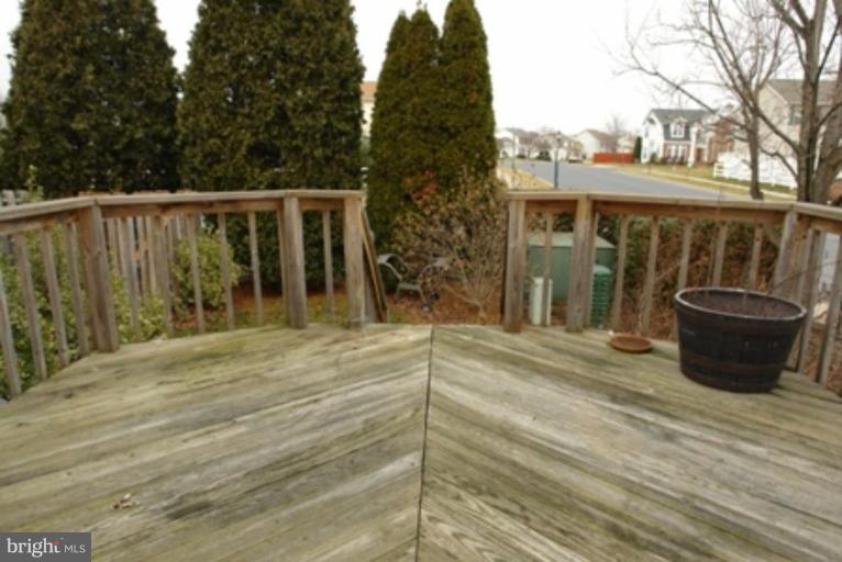 12 Victoria Square Frederick, MD 21702 - Photo 4 of 6 Deck