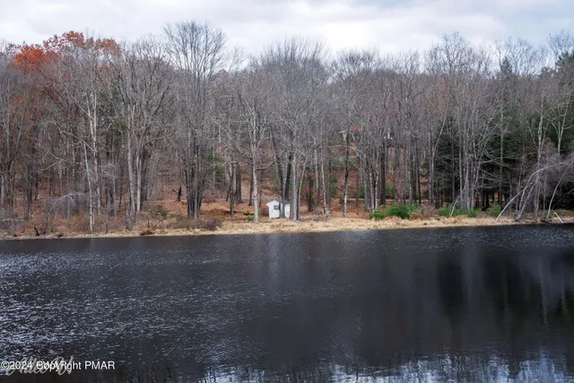 $159,999 | Hidden Hollow, Hawley, PA 18428