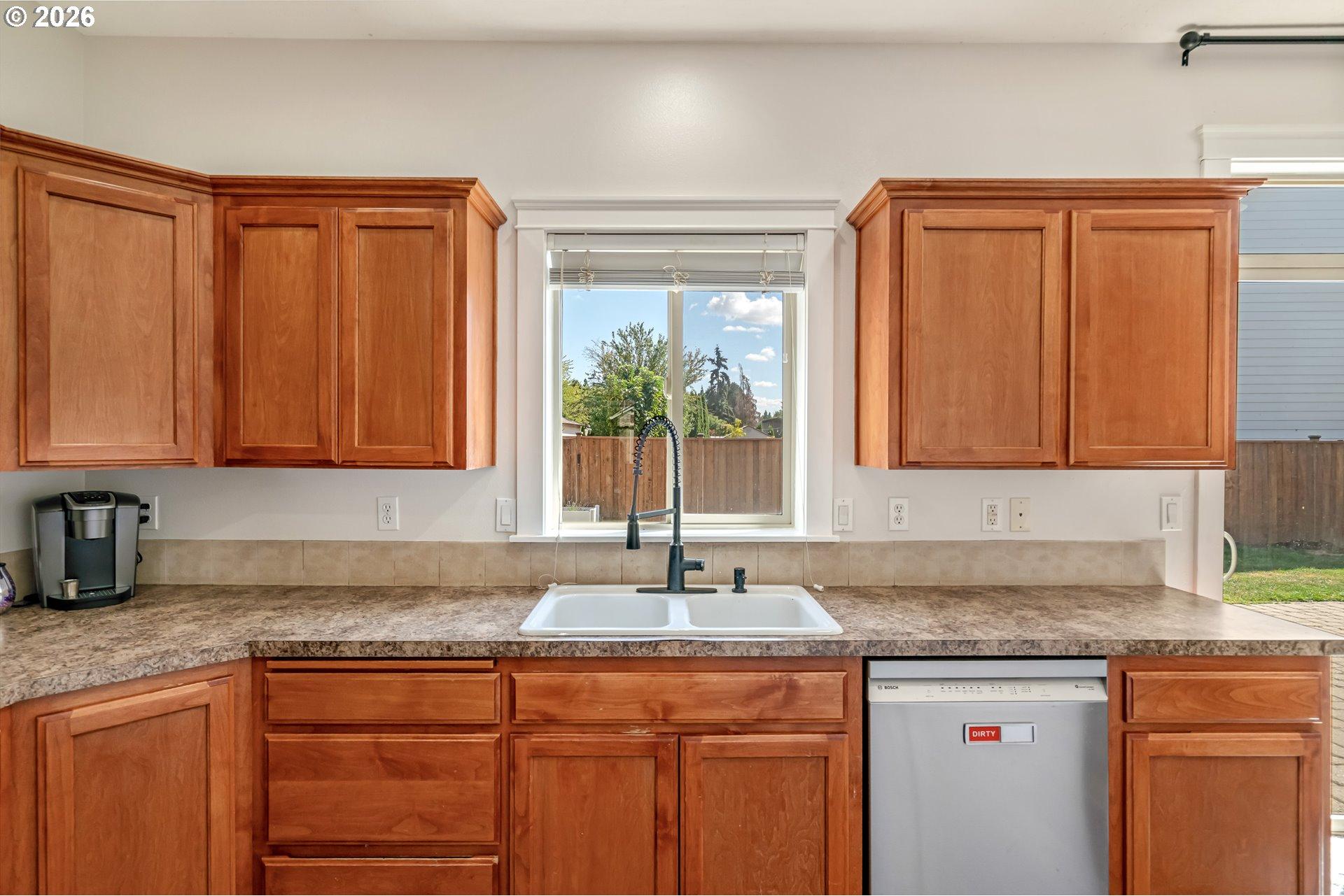 5128 Yukon Court Northeast Salem, OR 97305 - Photo 13 of 38 Gallery Image 13
