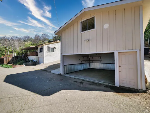 $330,000 | 11485 Lakeshore Drive, Clearlake, CA 95422