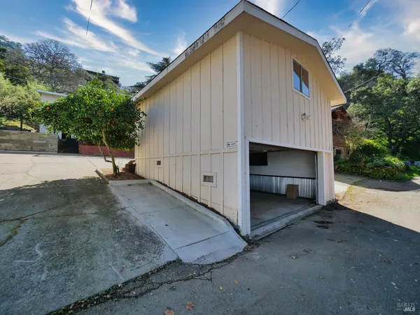 $330,000 | 11485 Lakeshore Drive, Clearlake, CA 95422