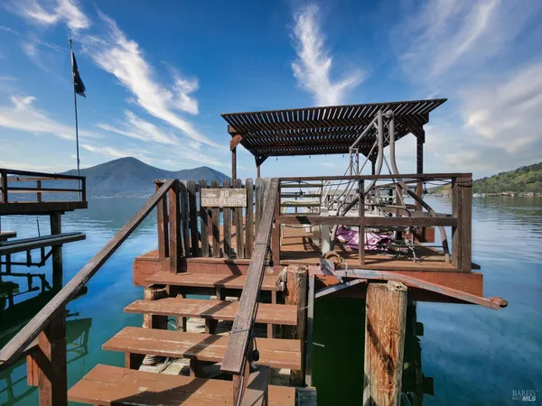 $330,000 | 11485 Lakeshore Drive, Clearlake, CA 95422