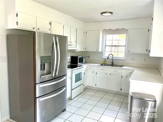 $1,950 | 13714 Dawlish Lane, Pineville, NC 28134