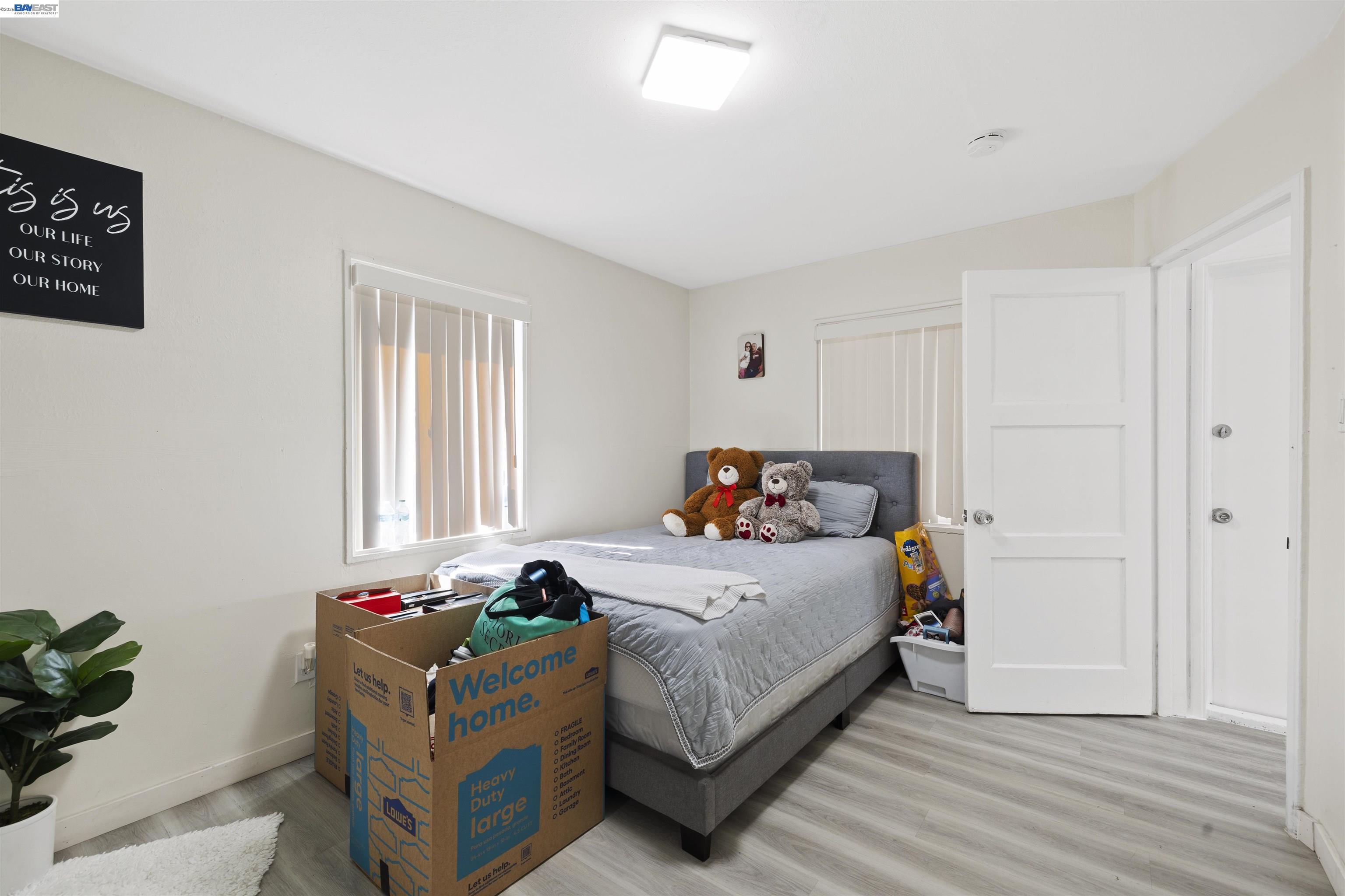 923 Kelvin Road El Sobrante, CA 94803 - Photo 22 of 27 a bedroom with a bed and a window