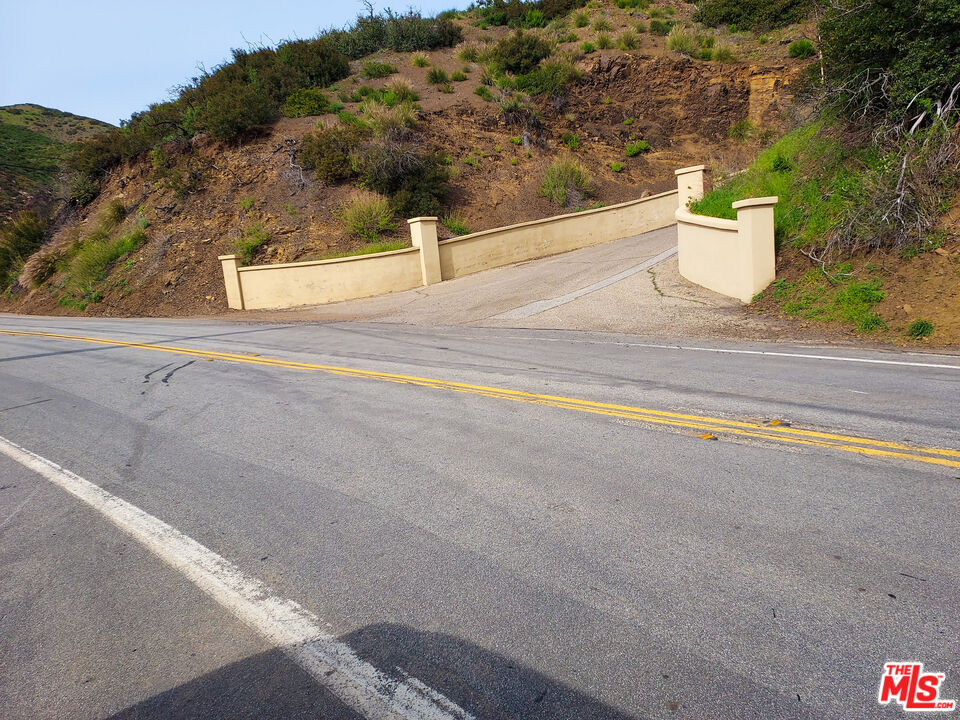 4004 Decker Edison Road Malibu, CA 90265 - Photo 11 of 11 Gallery Image 11
