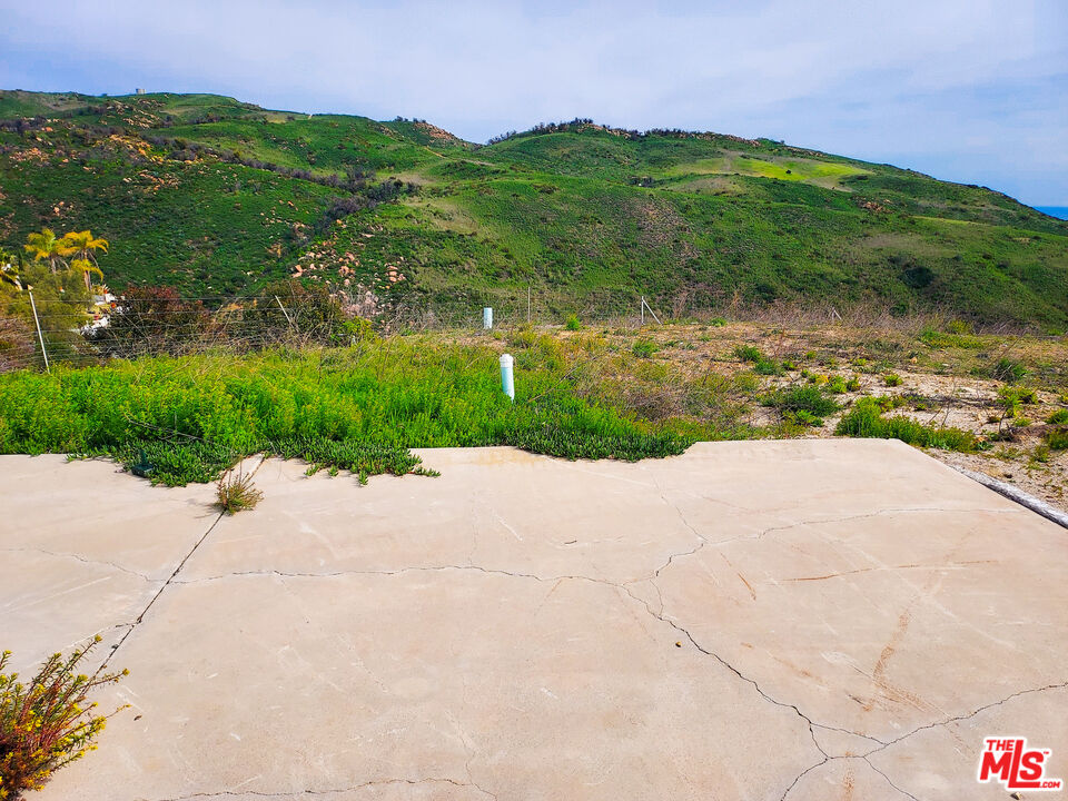 4004 Decker Edison Road Malibu, CA 90265 - Photo 9 of 11 Gallery Image 9