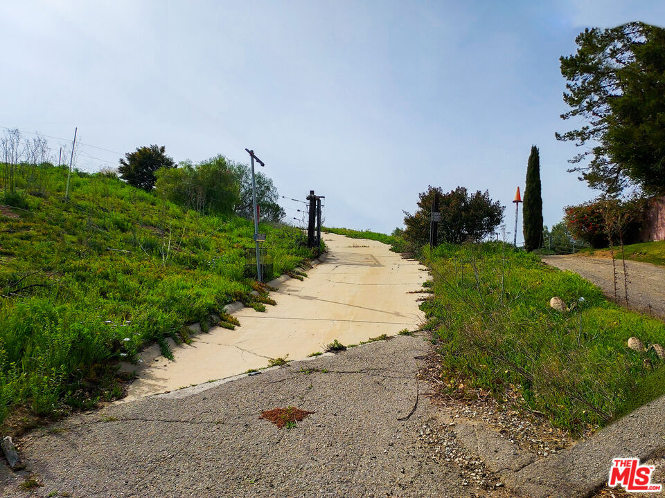 4004 Decker Edison Road Malibu, CA 90265 - Photo 10 of 11 Gallery Image 10