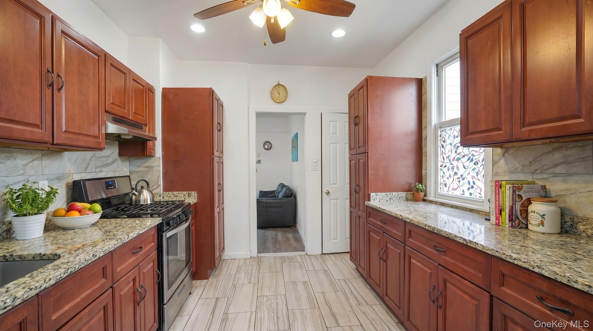 102-12 85th Road Queens, NY 11418 - Photo 8 of 22
