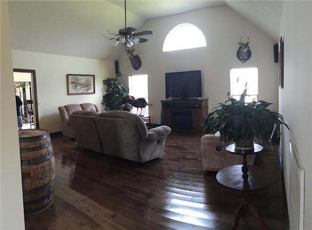 4755 South Qualls Road Adams, TN 37010 - Photo 2 of 20 Spacious living room with vaulted ceiling, hardwood flooring and lots of natural light.