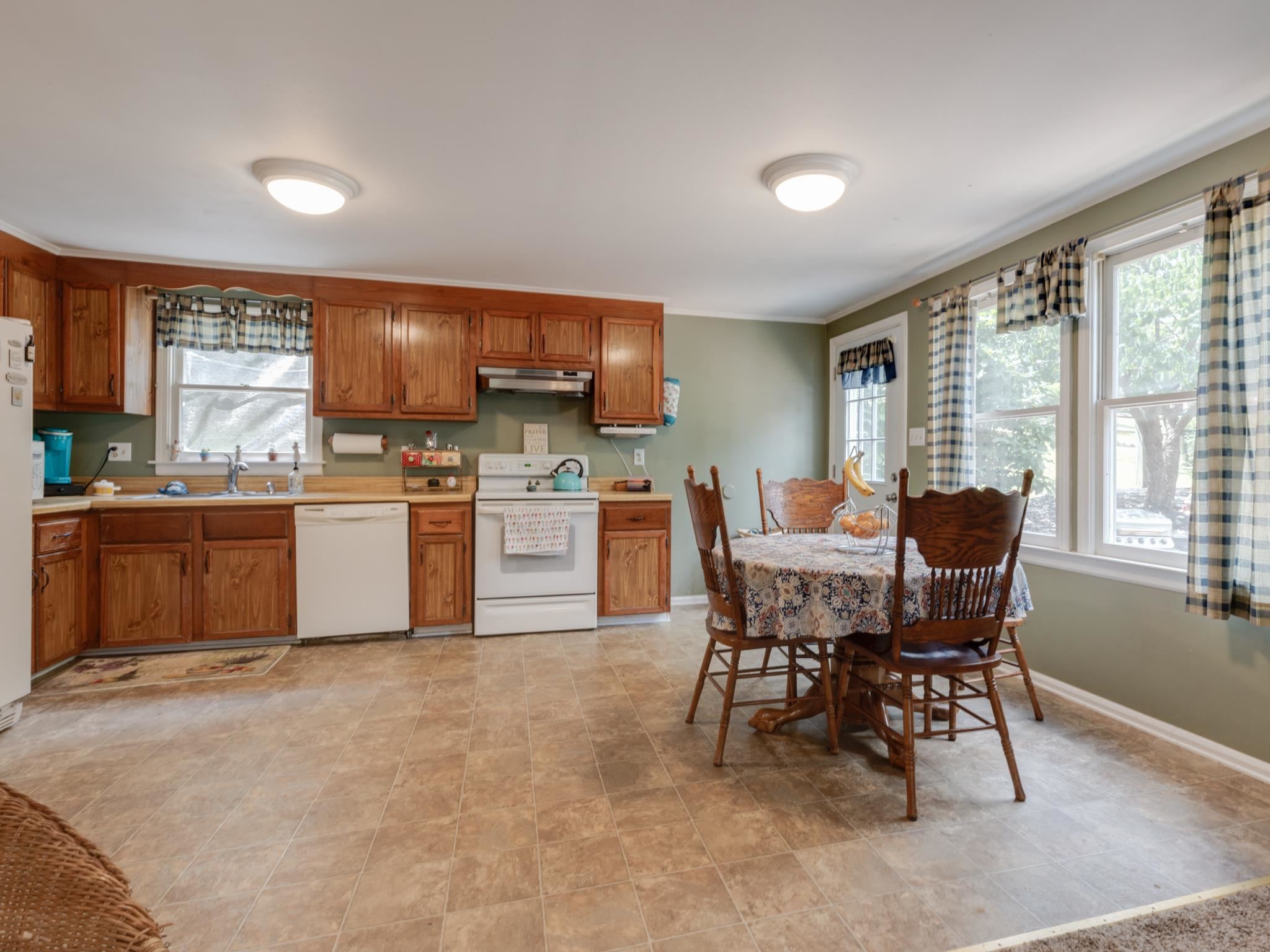 1041 Greendale Road Harrisonburg, VA 22801 - Photo 9 of 37 Gallery Image 9