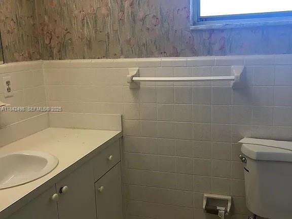 2524 Congress Street, Unit 7 Fort Myers, FL 33901 - Photo 6 of 10 a bathroom with a sink and a bathtub