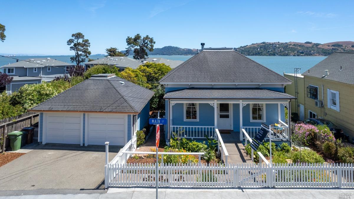 a front view of house with yard