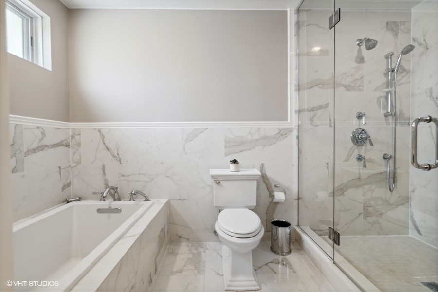 1335 North Sutton Place Chicago, IL 60610 - Photo 14 of 31 a bathroom with a bathtub and toilet