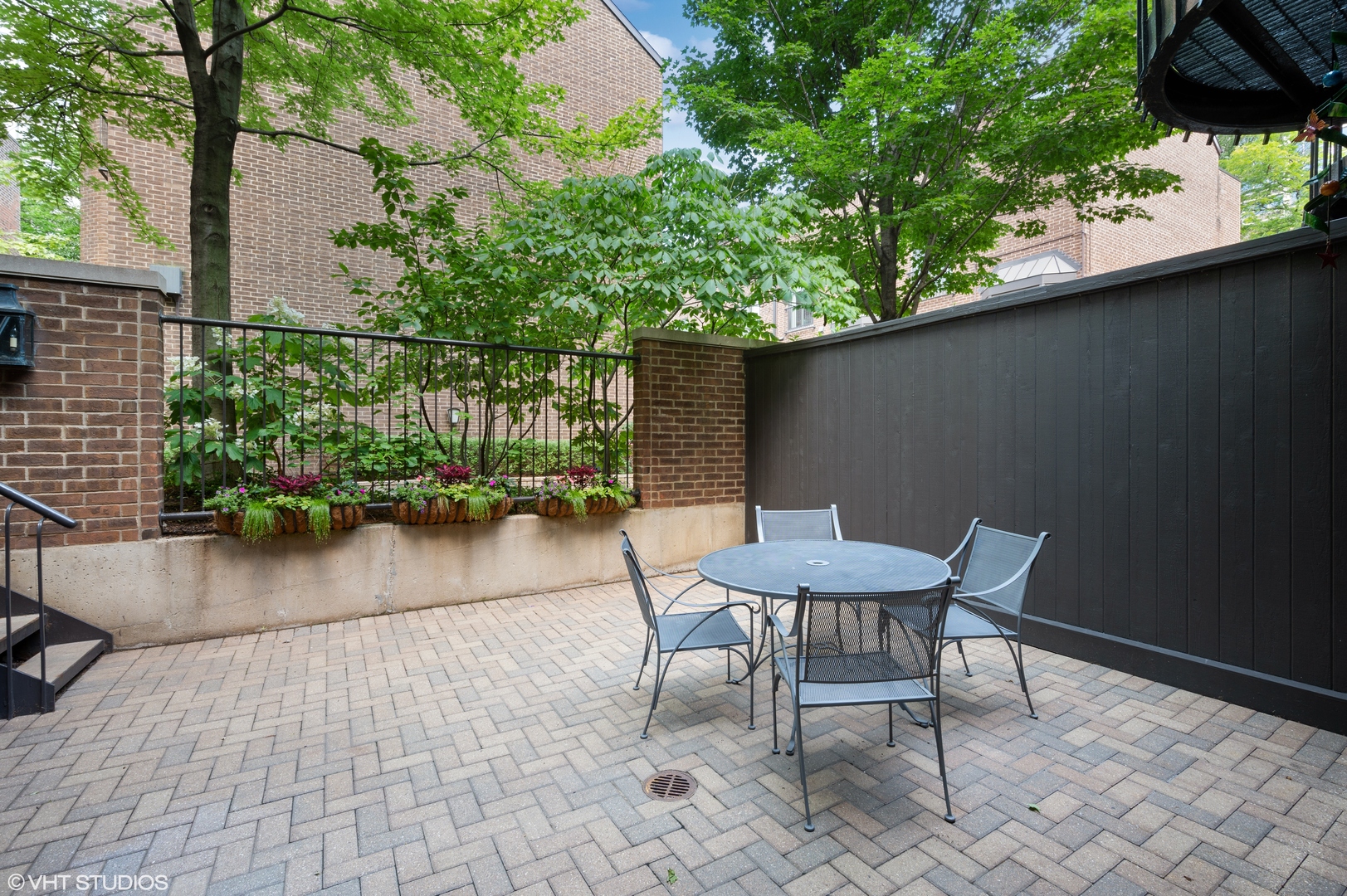 1335 North Sutton Place Chicago, IL 60610 - Photo 25 of 31 a balcony with table and chairs