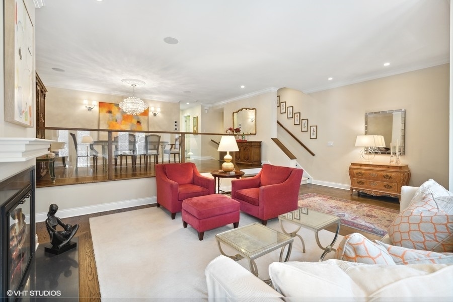 1335 North Sutton Place Chicago, IL 60610 - Photo 3 of 31 a living room with furniture