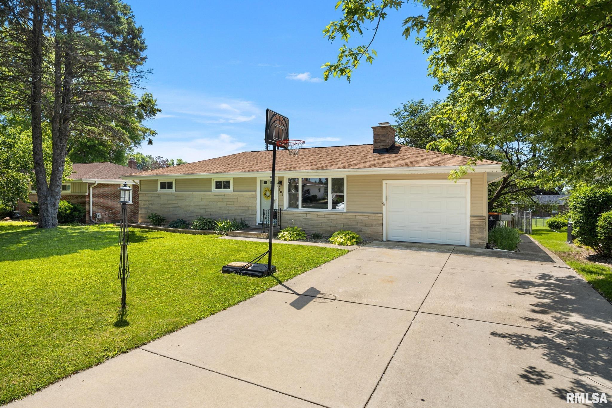 202 Devonshire Road Washington, IL 61571 - Photo 3 of 33