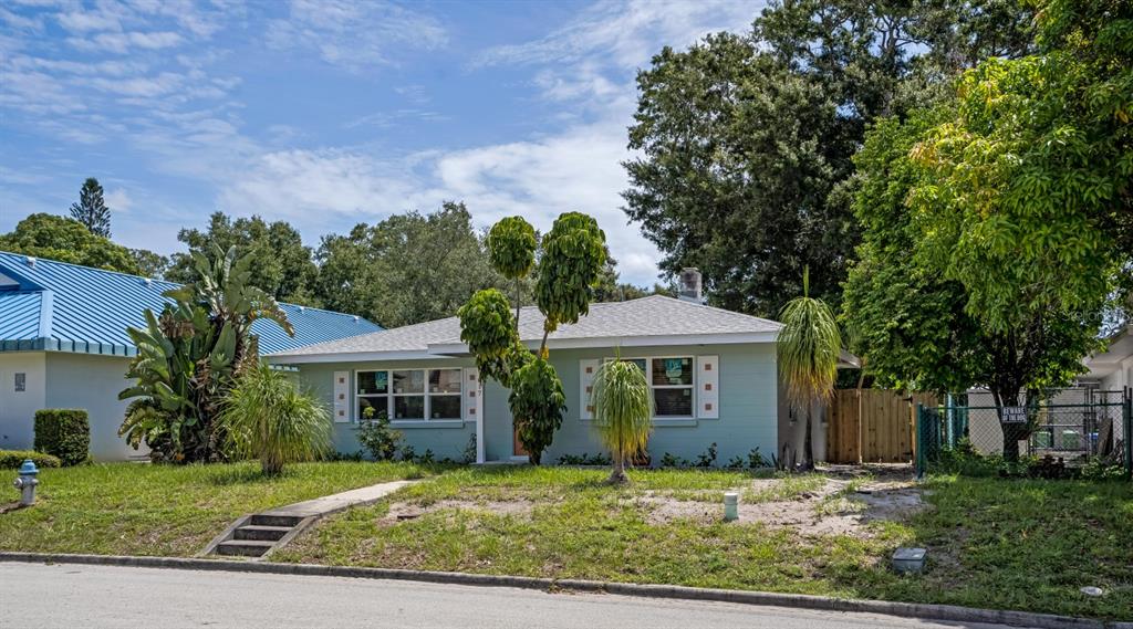 617 26th Street West Bradenton, FL 34205 - Photo 3 of 36