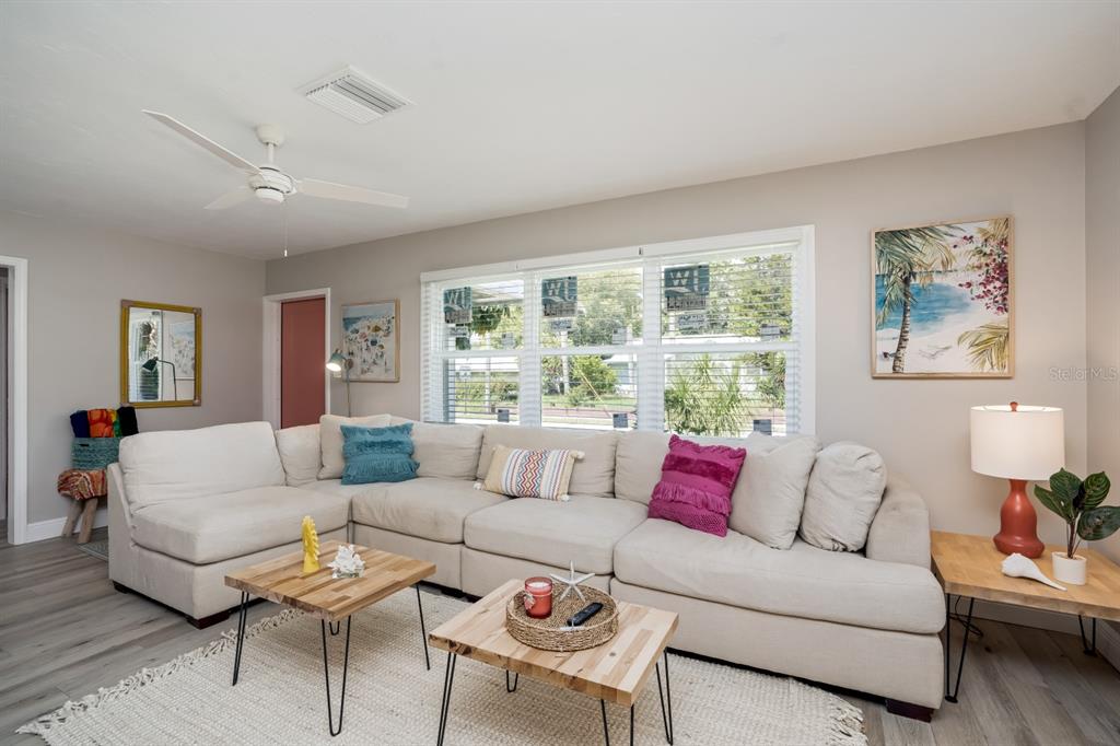 617 26th Street West Bradenton, FL 34205 - Photo 6 of 36