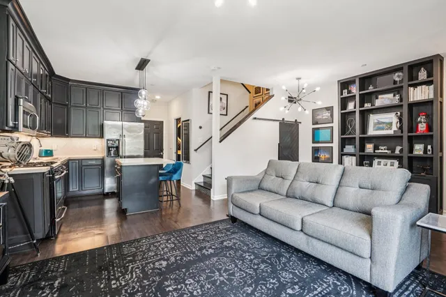 $319,900 | 1006 Van White Memorial Boulevard, Minneapolis, MN 55411