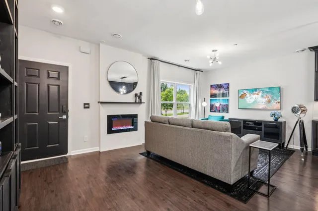 $319,900 | 1006 Van White Memorial Boulevard, Minneapolis, MN 55411