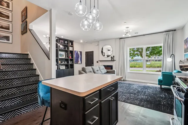 $319,900 | 1006 Van White Memorial Boulevard, Minneapolis, MN 55411