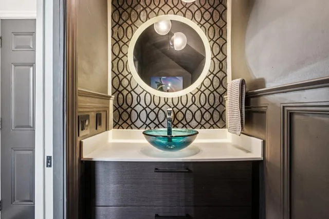 $319,900 | 1006 Van White Memorial Boulevard, Minneapolis, MN 55411