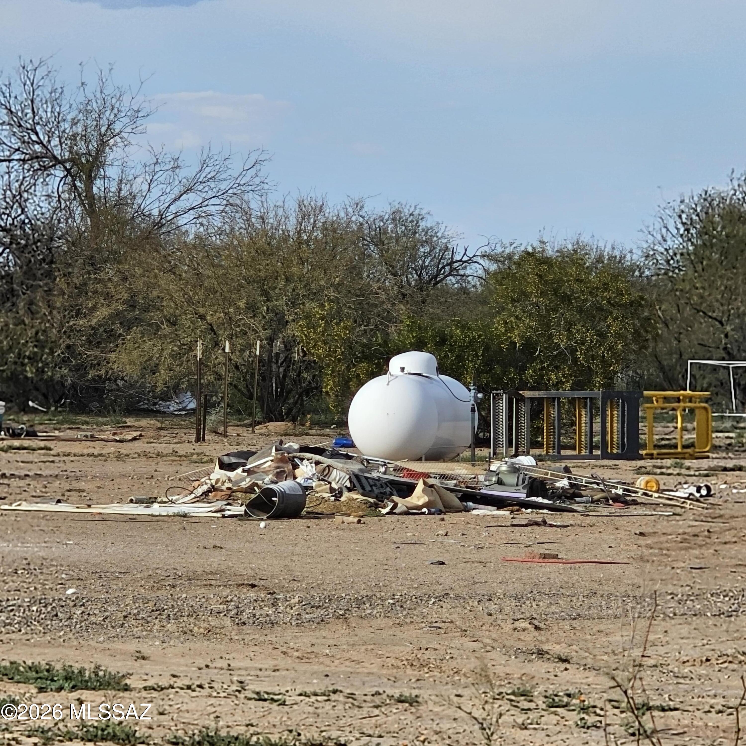 14020 West Park Road Tucson, AZ 85735 - Photo 17 of 18 a backyard of a house with table and chairs
