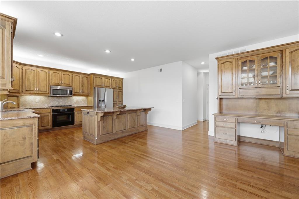 9227 Redbud Lane Lenexa, KS 66220 - Photo 19 of 73