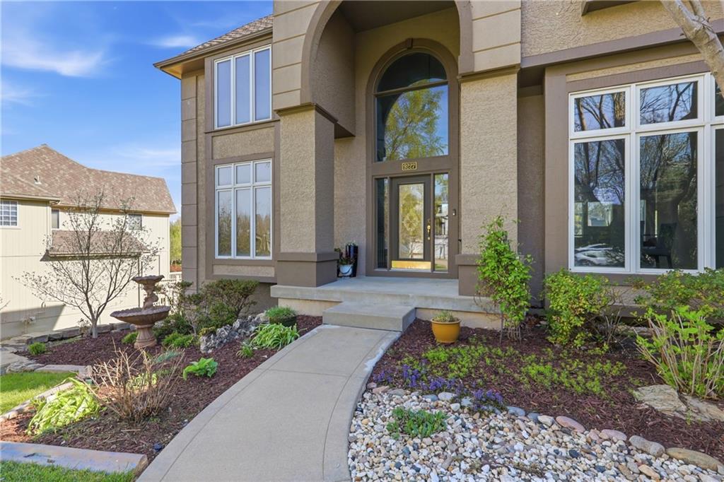 9227 Redbud Lane Lenexa, KS 66220 - Photo 2 of 73