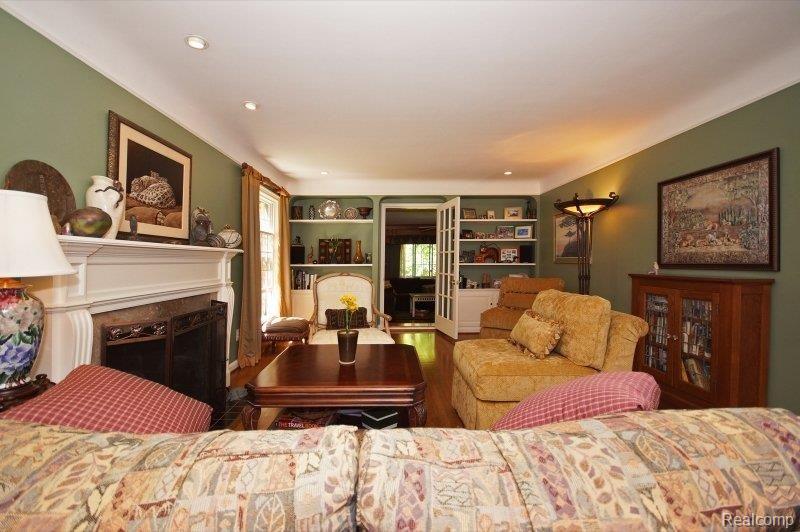 1127 Bedford Road Grosse Pointe, MI 48230 - Photo 4 of 25 DSC02466.JPG