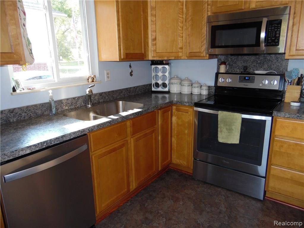 809 North Road Fenton, MI 48430 - Photo 7 of 18