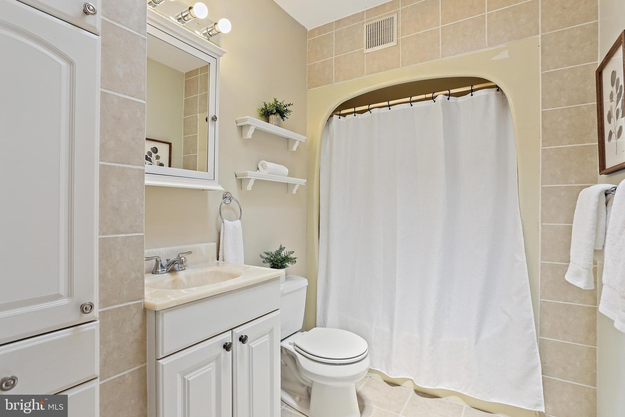 1708 Webster Street Baltimore, MD 21230 - Photo 15 of 29 Upper Level Full Bath with Storage