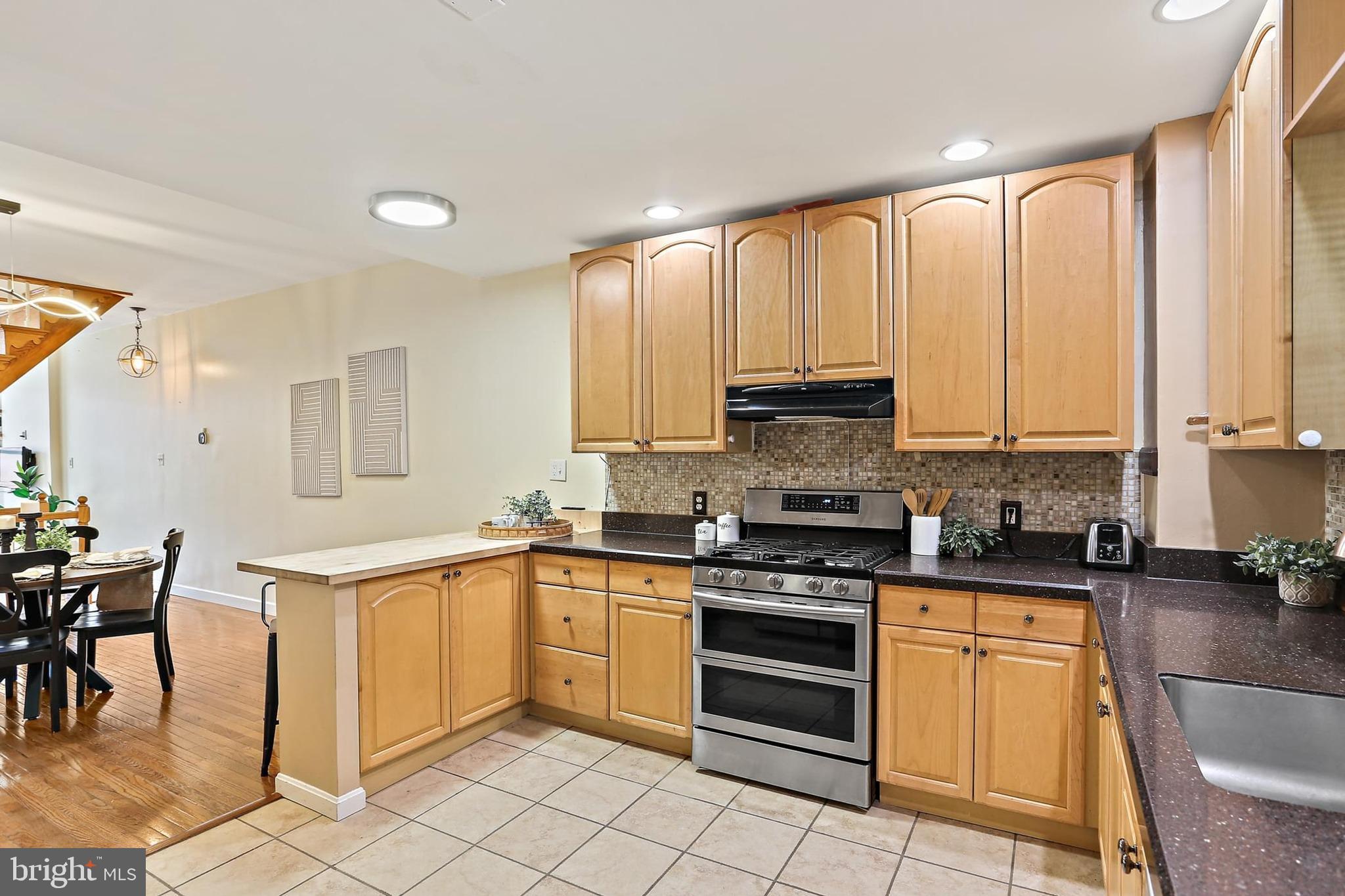1708 Webster Street Baltimore, MD 21230 - Photo 7 of 29 Breakfast Bar for Two