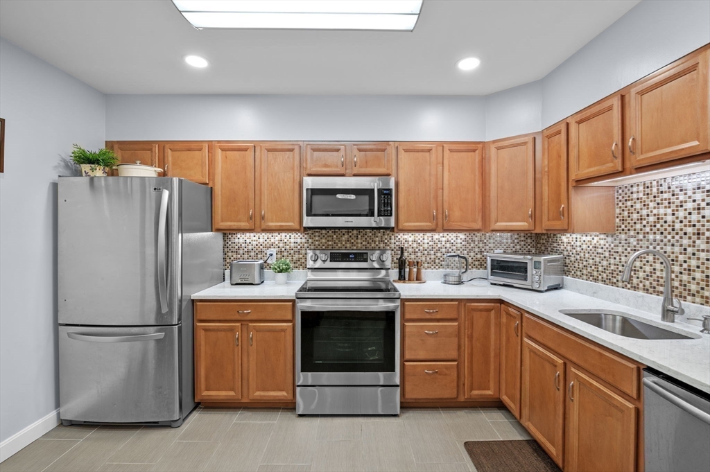 12 Chancery Court, Unit 207 Lynn, MA 01902 - Photo 17 of 37