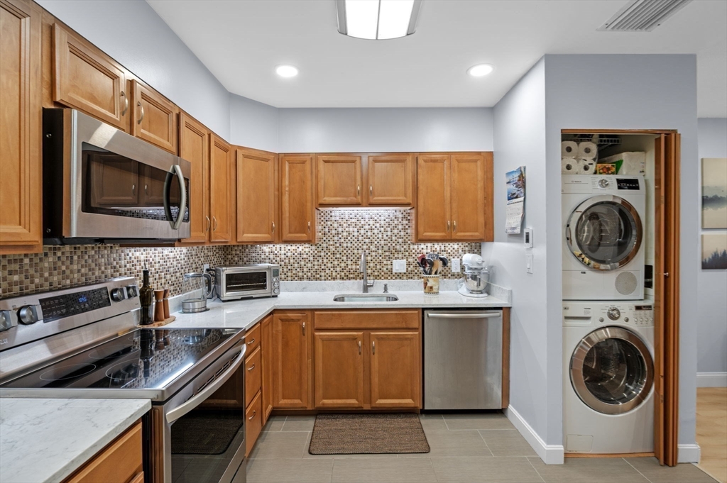 12 Chancery Court, Unit 207 Lynn, MA 01902 - Photo 18 of 37