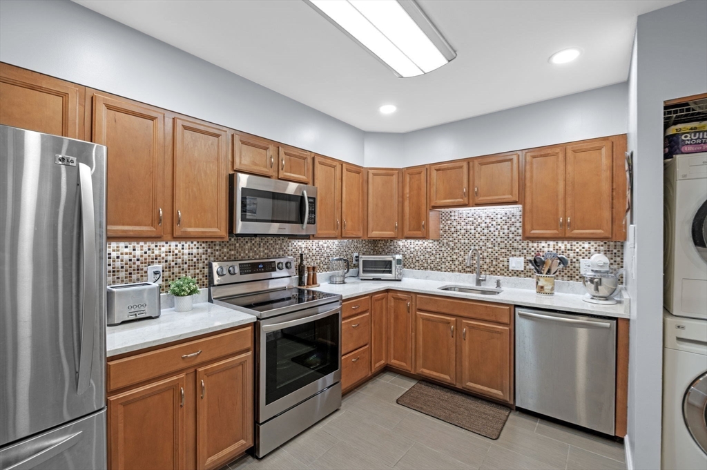 12 Chancery Court, Unit 207 Lynn, MA 01902 - Photo 19 of 37