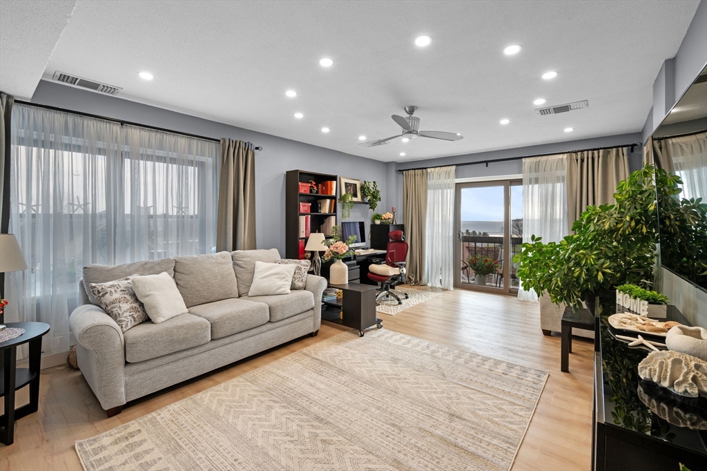 12 Chancery Court, Unit 207 Lynn, MA 01902 - Photo 4 of 37