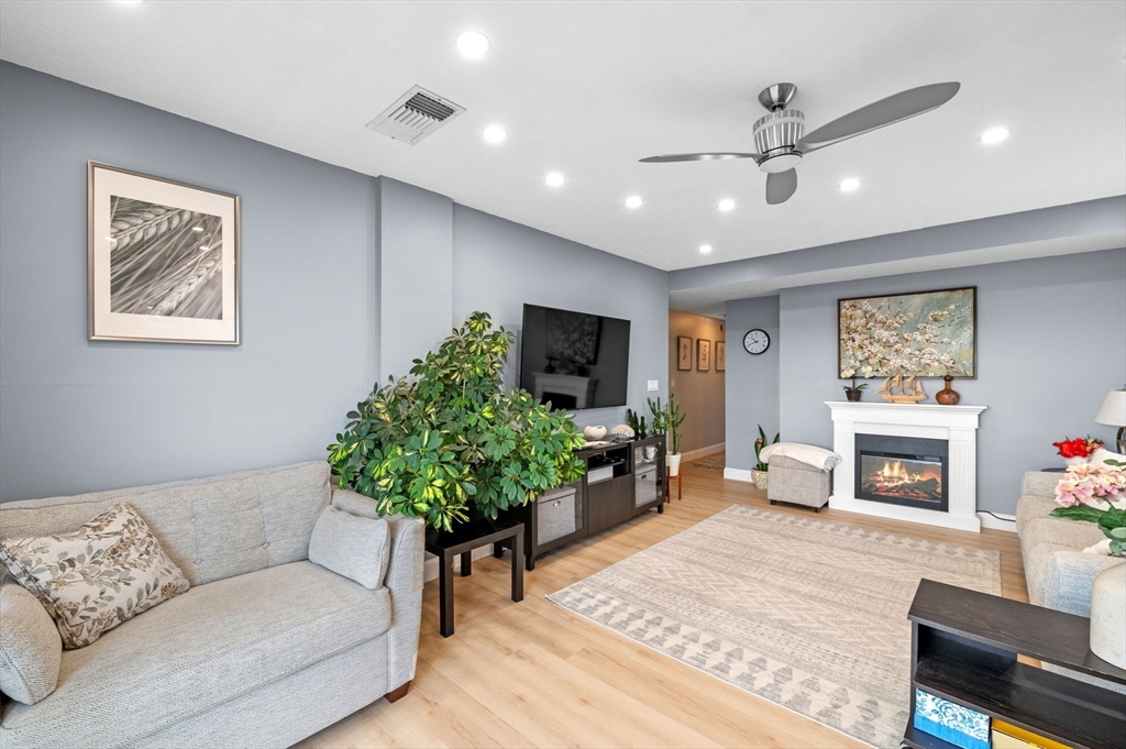 12 Chancery Court, Unit 207 Lynn, MA 01902 - Photo 7 of 37