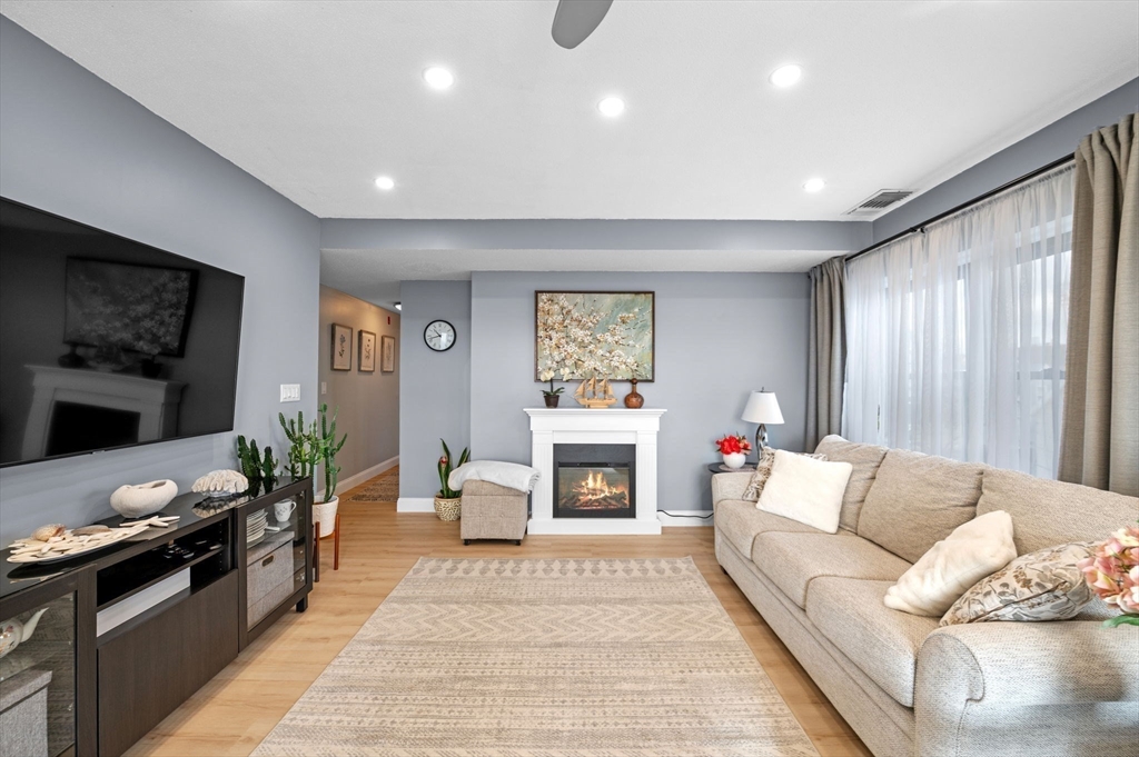 12 Chancery Court, Unit 207 Lynn, MA 01902 - Photo 8 of 37