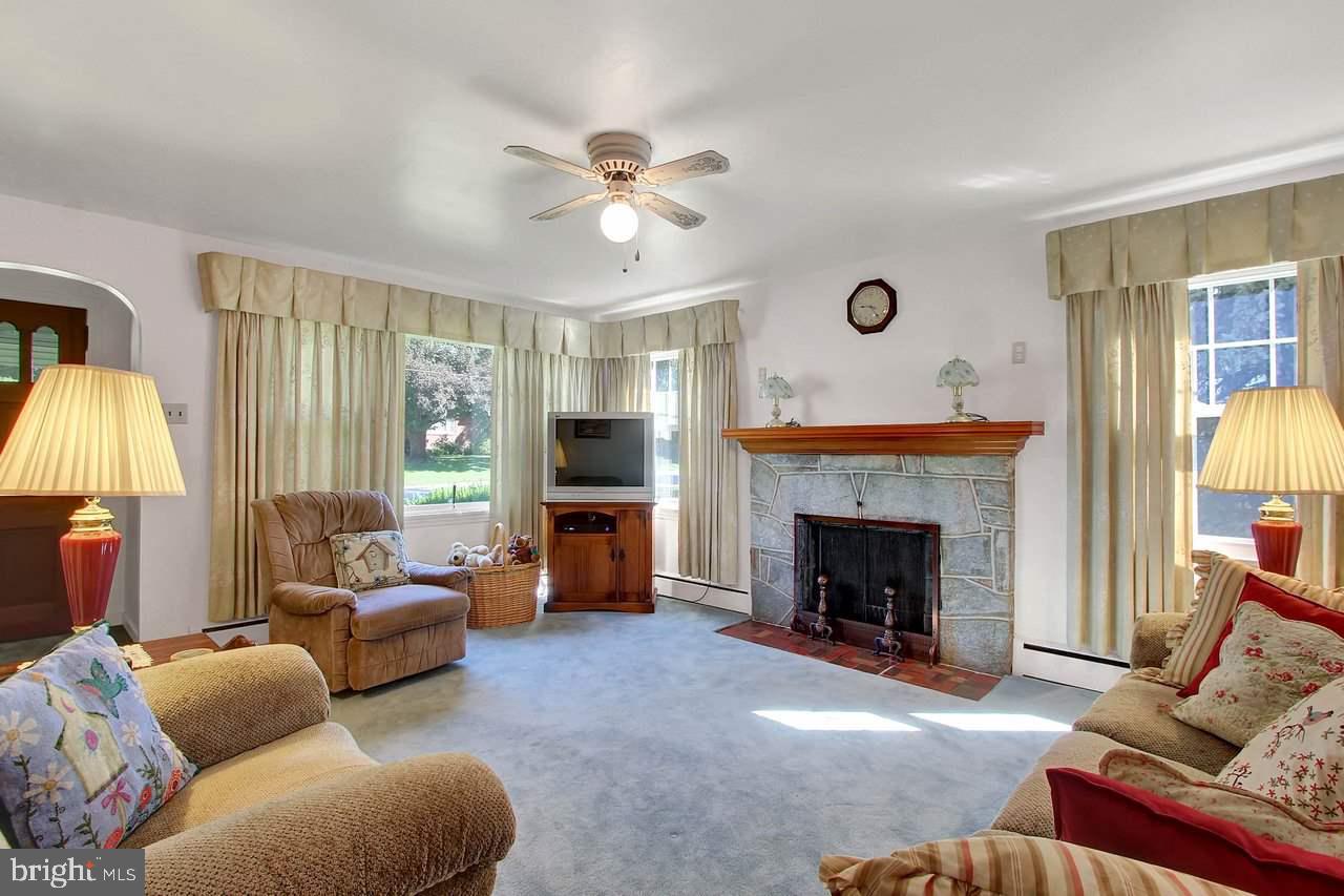 455 Hanover Road York, PA 17408 - Photo 3 of 26