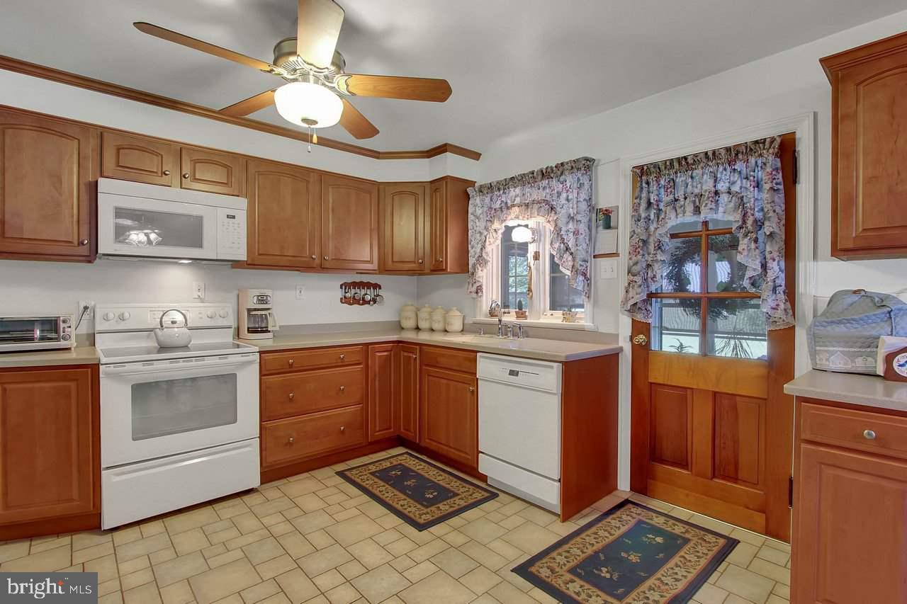 455 Hanover Road York, PA 17408 - Photo 6 of 26